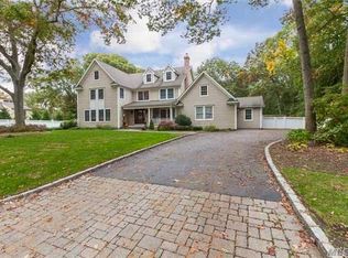71 Hillside Ave, Saint James, NY 11780