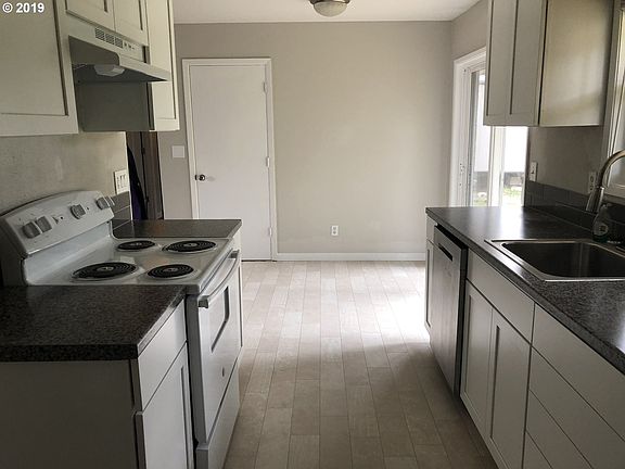 3rd image of 1209 NE 108th Ave