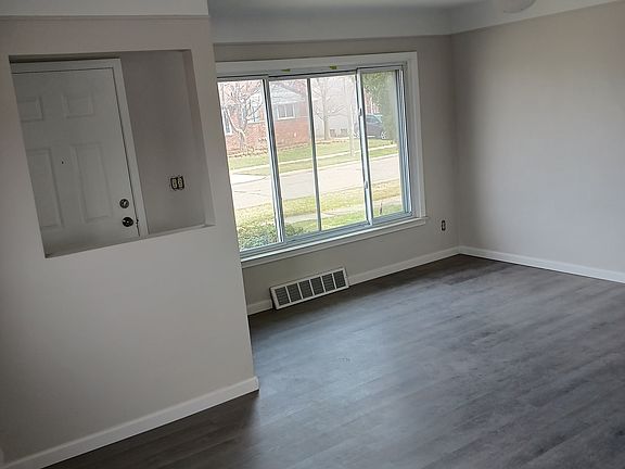 5th image of 25425 Barbara St
