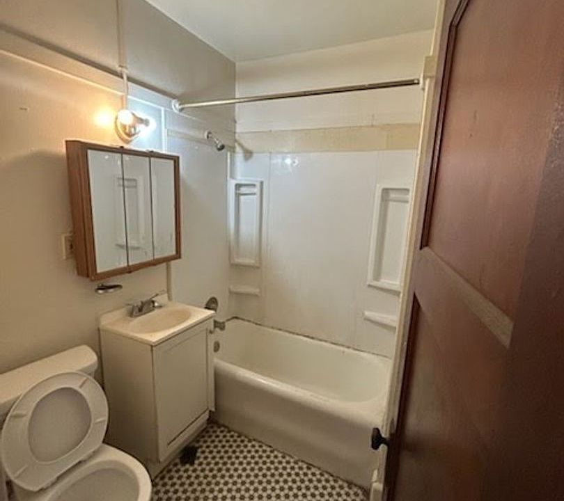 2nd image of 2519 S 13th St #5