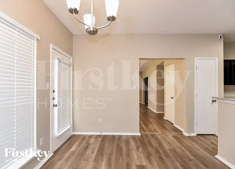 1519 Cedarcrest Cir — Photo 5