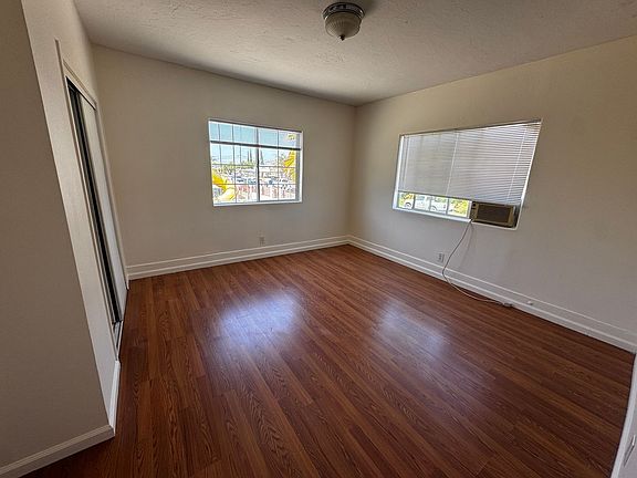 5th image of 440-46 Millar Ave