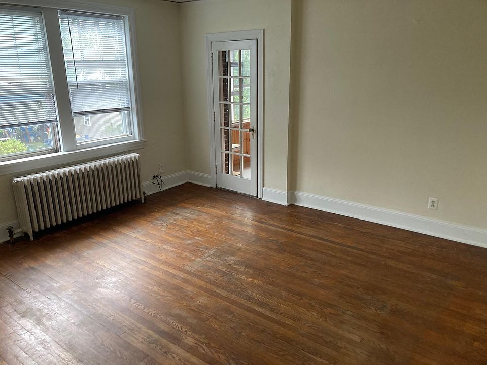 1st image of 27 Winnie St #8