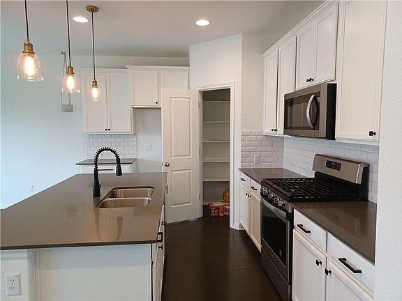 4th image of 17316 Alturas Ave