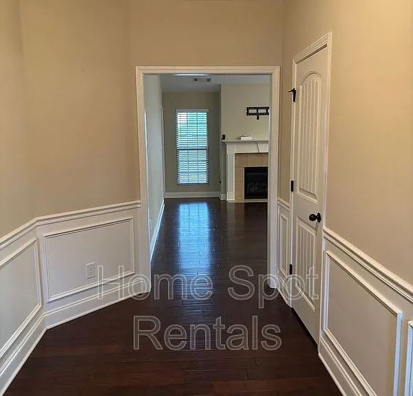 4811 Lost Creek Dr — Photo 3