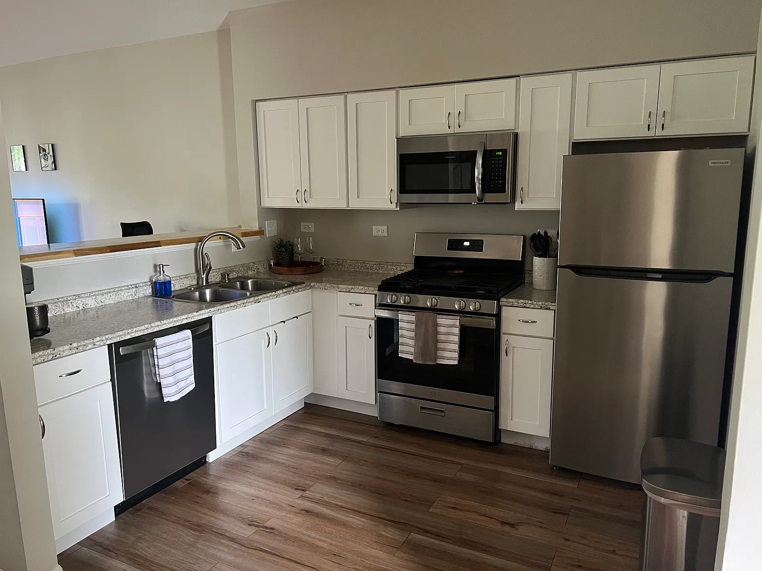 2 bed, 1367 sqft, $2,450 — Photo 2