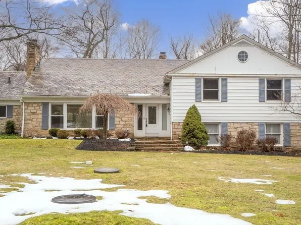 31599 Trillium Trl, Pepper Pike, OH 44124