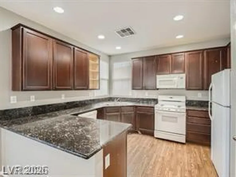 5537 Ayers Cliff St — Photo 6