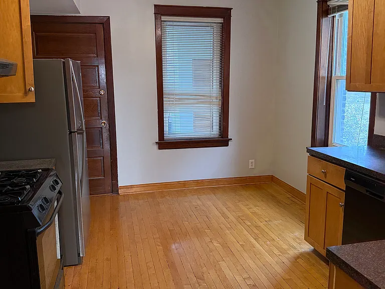 1632 W Nelson St #2 — Photo 5