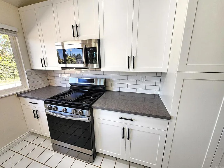 80 Lucas Ct — Photo 10