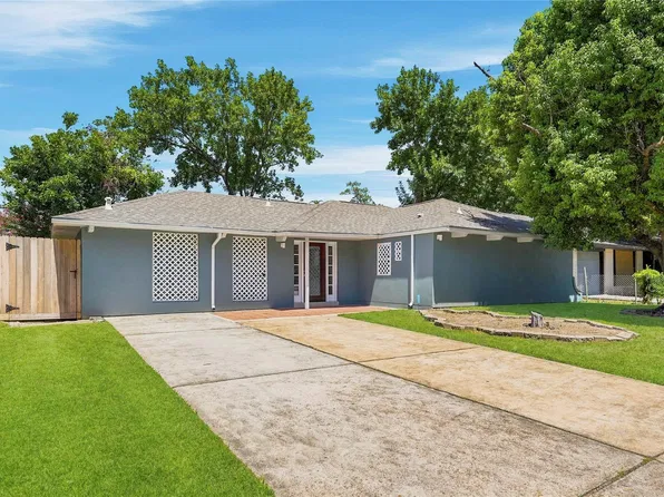 5111 Debeney Dr, Houston, TX 77039