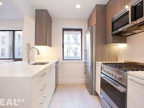4th image of 311 W 50th St APT 3C