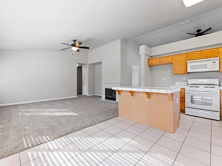 4866 Canfield Cir — Photo 25
