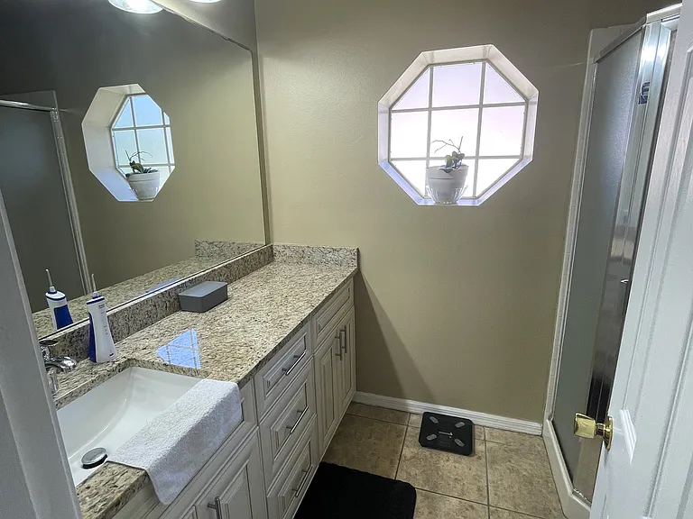 Maste bathroom