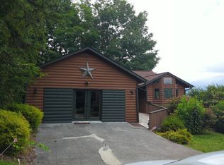 844 Boone Acres Ln, Pigeon Forge, TN 37863