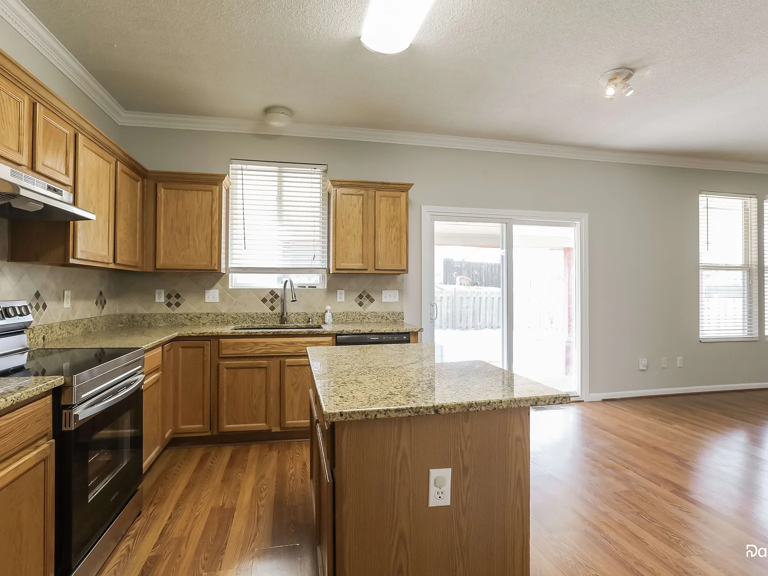 3 bed, 2.5 bath, 2253 sqft, $2,545 — Photo 4