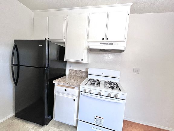 4th image of 7655 Lankershim Blvd #28