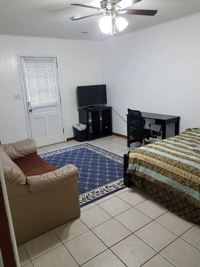 Studio, 400 sqft, $1,000 — Photo 4