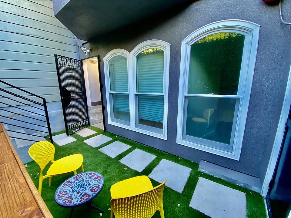Very private, bright and airy garden patio