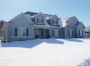 275 Settlers Cir, Sheboygan Falls, WI