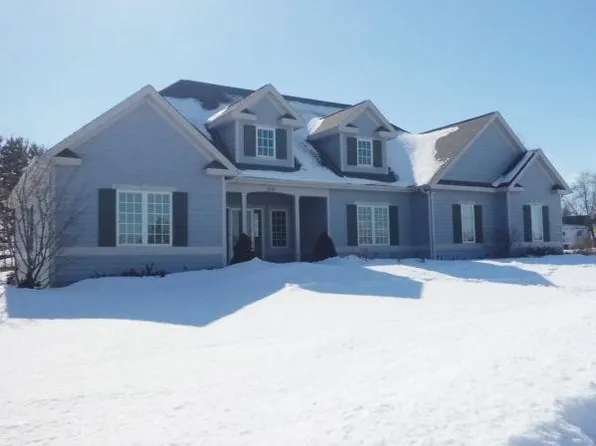 275 Settlers Cir, Sheboygan Falls, WI 53085