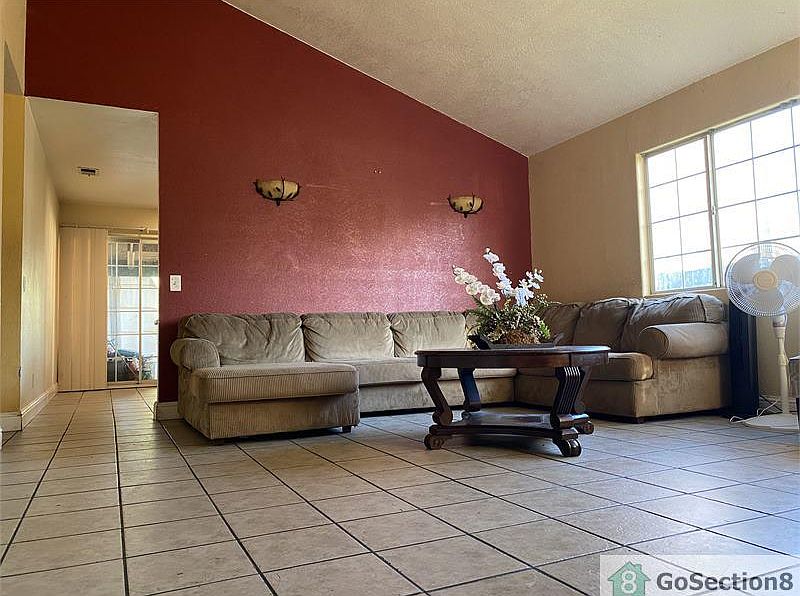 2nd image of 3916 Arden Farms Pl