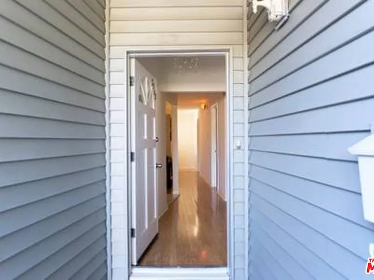 5049 Serrania Ave — Photo 28