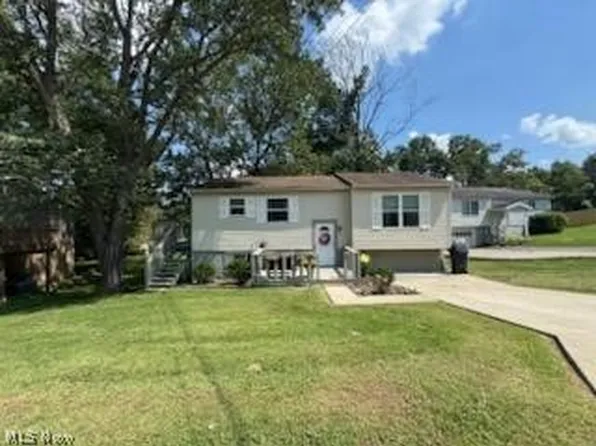 49 Colonel Phelps Dr, North Parkersburg, WV 26104