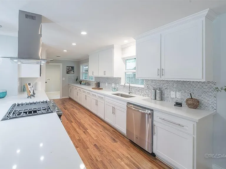 10058 Larston St — Photo 10