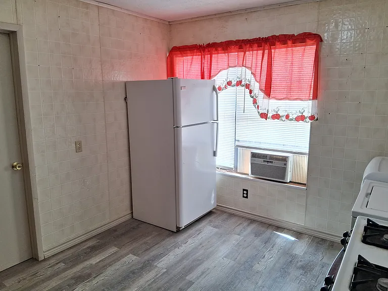 1210 S Weatherford St — Photo 4