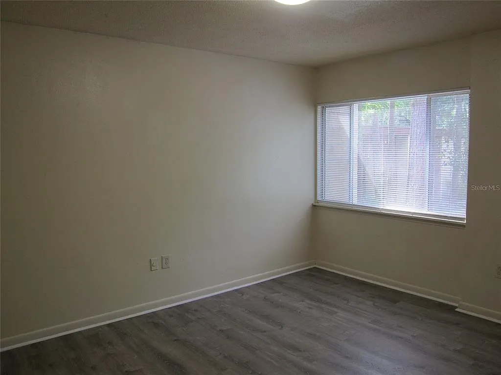 2 bed, 1.0 bath, 900 sqft, $1,050 — Photo 4
