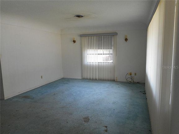 2nd image of 606 SW Shorewood Dr