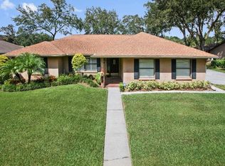 2811 Fairway View Dr, Valrico, FL 33596