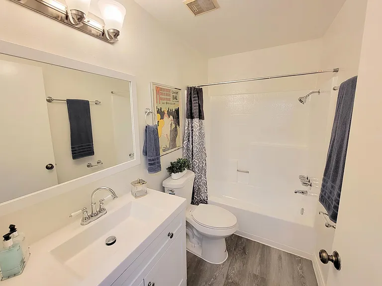 Darby Apartments — Photo 8