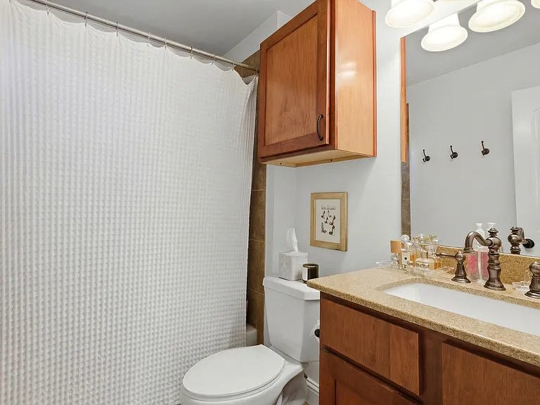 1715 Lewis Ct — Photo 5