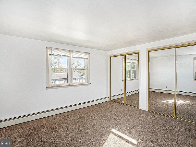 819 W 4th St — Photo 14
