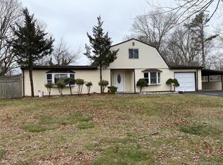 2 Coed Ln, Farmingville, NY 11738