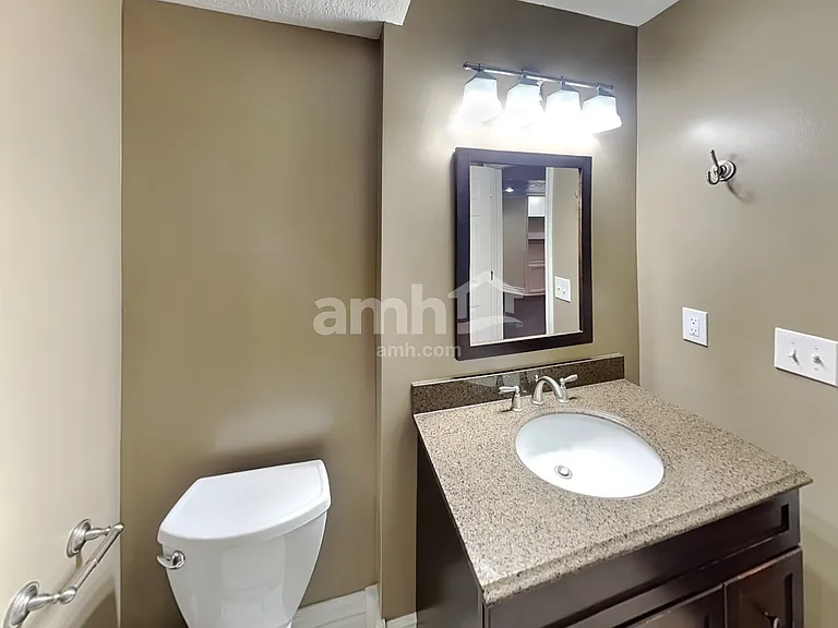 1015 W Westbury Ct — Photo 15