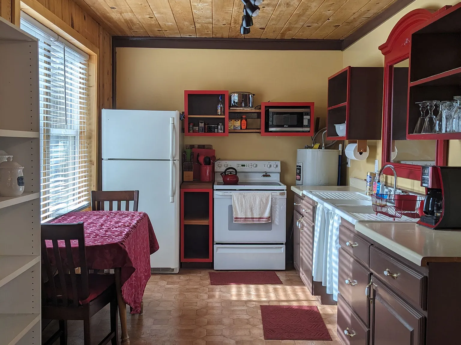 2 bed, 1.5 bath, 900 sqft, $1,500 — Photo 2