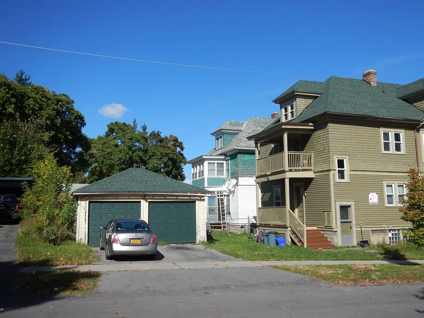 262 Roosevelt Ave - Available 8/1/27 - Spacious First Floor Apartment For Rent — Photo 4