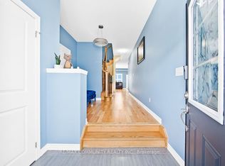 1073 Skyridge Blvd, Pickering, ON L1X0M8