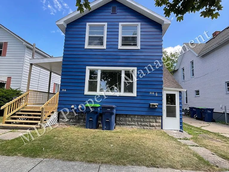 316 N Jackson — Photo 19