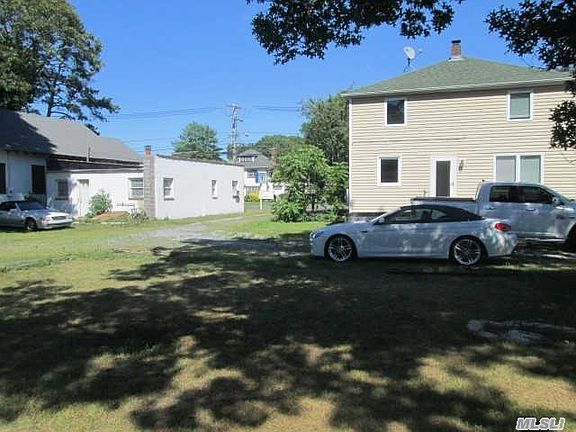 3rd image of 318 Hawkins Ave