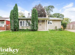 17 Fir St, Carpentersville, IL 60110