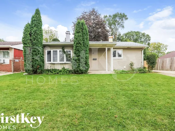 17 Fir St, Carpentersville, IL 60110