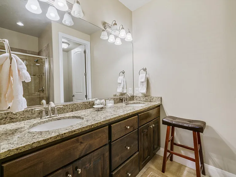 E Torrey Pines Dr — Photo 12