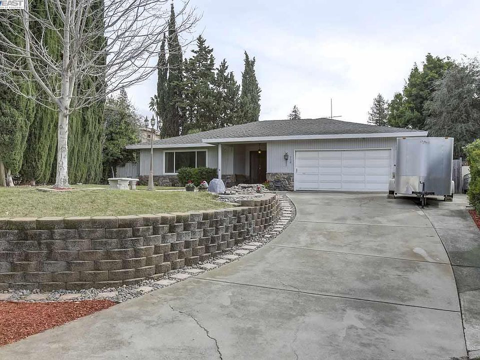1st image of 756 Wisteria Dr