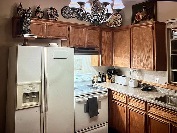 5th image of 705 Blanco St