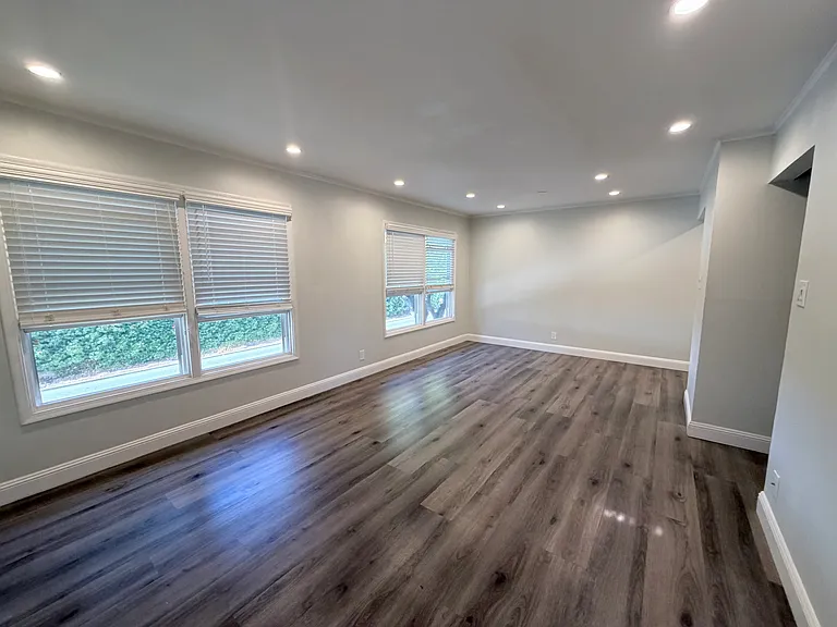 609 Rollins Rd — Photo 7