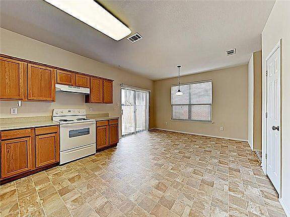 5th image of 7609 Hollow Forest Dr